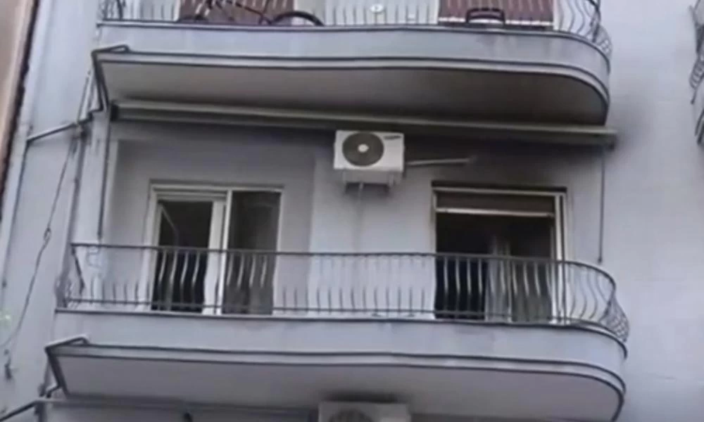 Θεσσαλονίκη: Βγήκε στο μπαλκόνι και σώθηκε από τη φωτιά στο σπίτι του